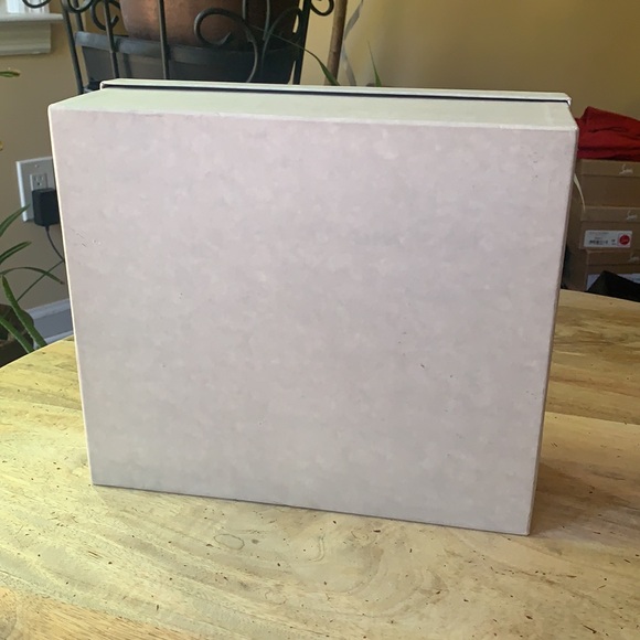 JIMMY CHOO Shoe Box w/Silk paper - Picture 6 of 8